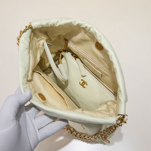 シャネルバッグ着用イメージ